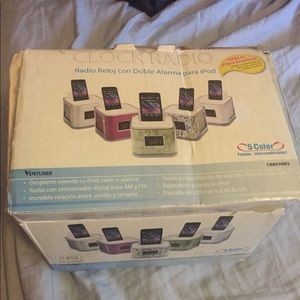 Clock radio for ipods